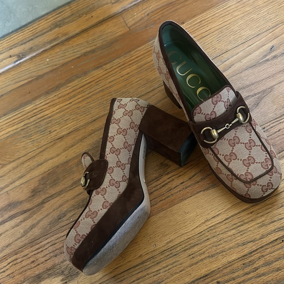Gucci gg label monogram horse shoe brass platforms with suede bottom heels - Picture 6 of 6